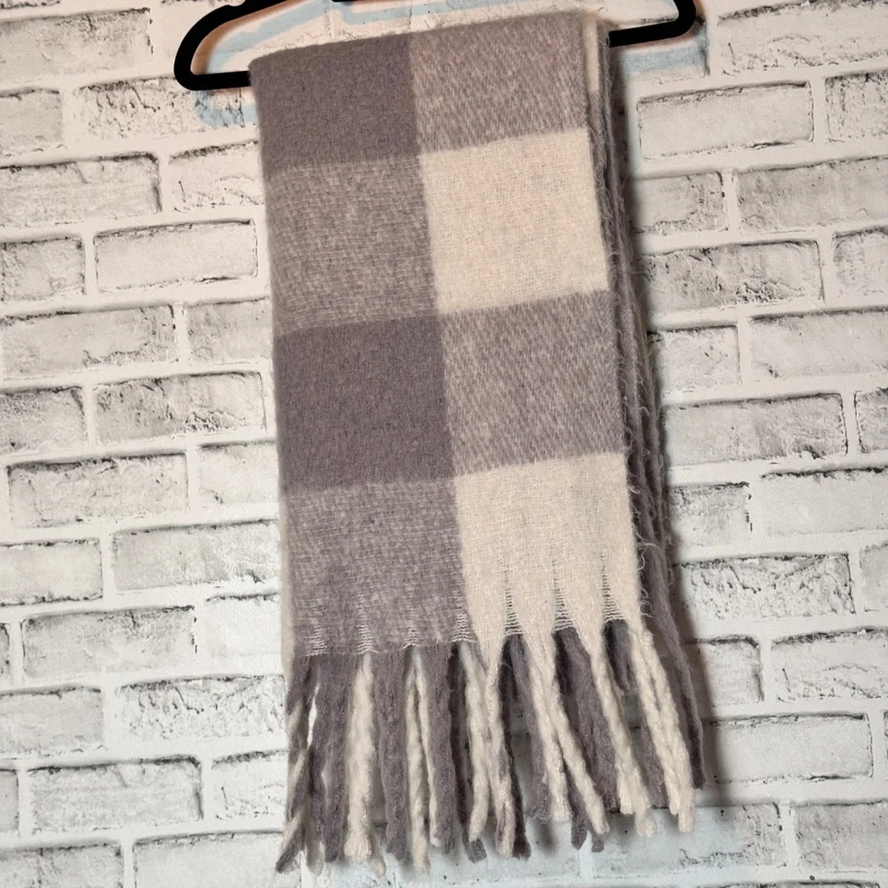Steve Madden Gray‎ and Cream Steve Madden winter Scarf women’s